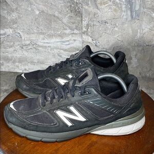 New Balance 990v5 Men's Size 11.5 Made in USA Black Running Shoes